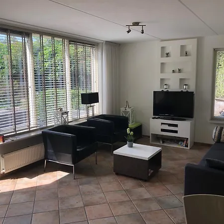 Geraeumiges Mitten Im Wald Vakantiehuis *